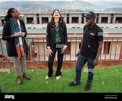 La ministre de l intérieur Suella Braverman visite un chantier de