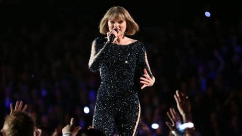 Taylor Swift gives surprise show at fan's wedding reception in Long ...