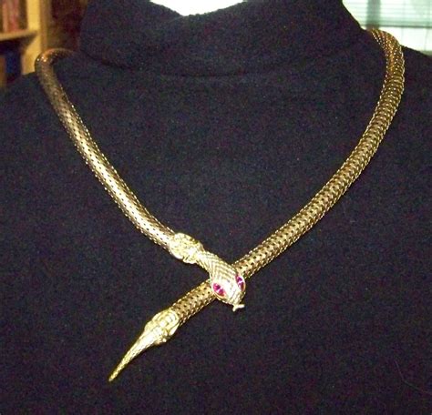 VINTAGE WHITING DAVIS GOLD ADJ MESH SNAKE NECKLACE Gem