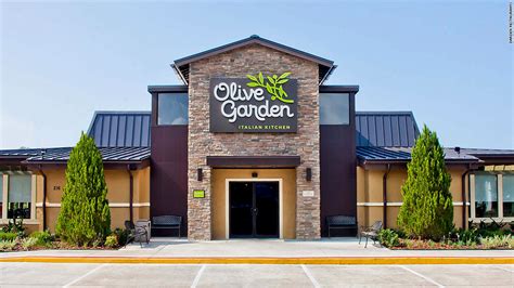 Olive Garden Is Now Serving Italian Nachos