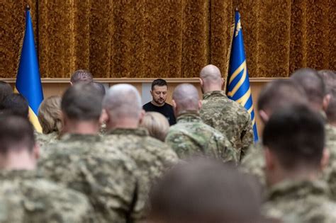 "Fighting the enemy in the hottest spots": Zelenskyy presents awards to ...