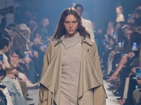 Défilé Isabel Marant Prêt à porter Automne Hiver 2023 2024 Paris Elle