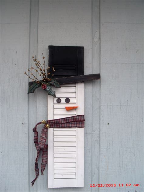 Snowman Made From Old Shutter Christmas Crafts Old Shutters Diy Wood Projects