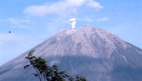 PVMBG Turunkan Status Gunung Semeru Jadi Level III Siaga TIMES Indonesia