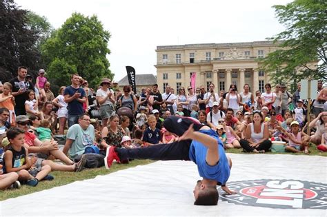 Jeux spectacles initiations Le château de Bénouville se met en