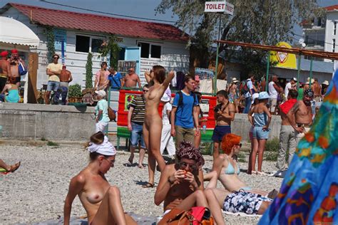 Completely Naked On Public Beach Scrolller