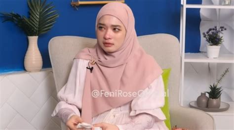 Video Inara Rusli Nangis Nangis Curhat Ke Feni Rose Dituding Pamer