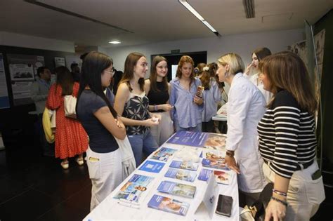 Estudiantes De Enfermer A Y Medicina Del Ceu Conocen El Mercado Laboral