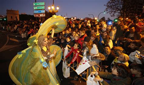 Fotos Llegada De Los Reyes Magos Y Cabalgata En Valencia Las Provincias