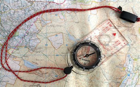 How To Use A Lensatic Military Compass Let S Find Out