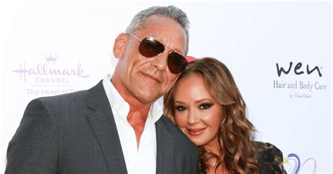 Leah Remini Finalizes Quickie Divorce From Angelo Pagán