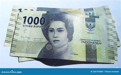 Billetes De Rupia Indonesios Con Un Valor Nominal De Mil Rupias Sobre