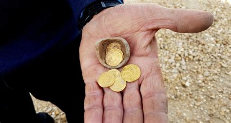 Israeli Archaeologists Discover 1200 Year Old Stash Of Gold Coins