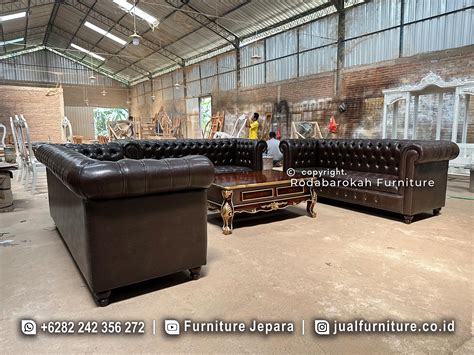 Set Sofa Ruang Tamu Chesterfield Jati Dengan Detail Ukiran Mewah Sofa