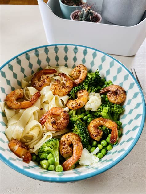 Poke Bowl De Crevettes Repas Sain Repas Poke Bowl