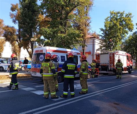 PILNE Poważny wypadek w centrum Tarnowa Poszkodowani kobieta i