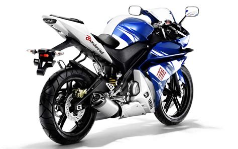 Review Of Yamaha Yzf R Pictures Live Photos Description