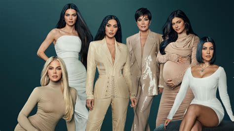 Kardashian Christmas 2024 Calendar Sadie Clarice