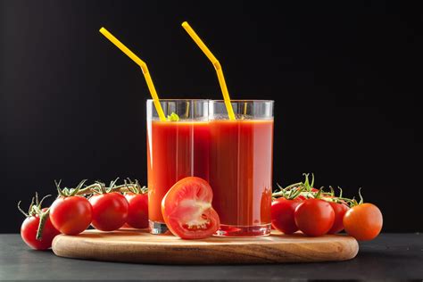 Tomato Juice The Uses Benefits Side Effects And Precautions