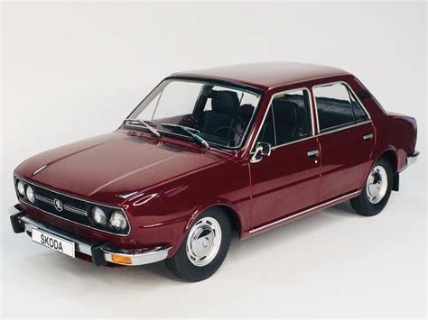 Škoda 120LS tmavá červená (číslo barvy 8165) Triple9 - 1/18 (1800275 ...
