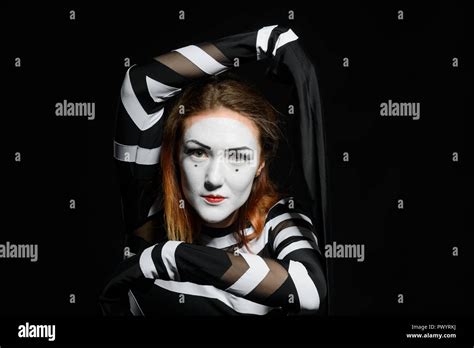 Mime artist hi-res stock photography and images - Alamy