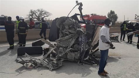 Autoroute P Age Plusieurs Morts Dans Une Collision Entre Un Minicar