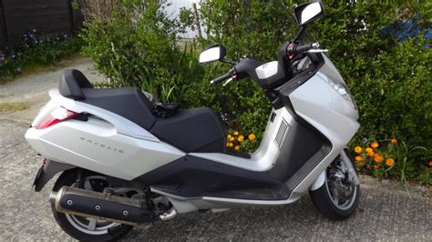 Essai Scooter Peugeot Satelis L Utilitaire Tout Faire