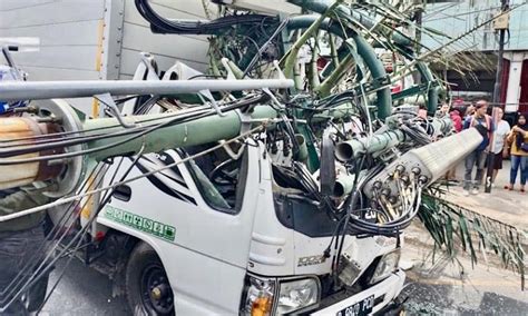 Truk Tabrak Tower Di Bekasi Tewaskan Orang Bisnistoday