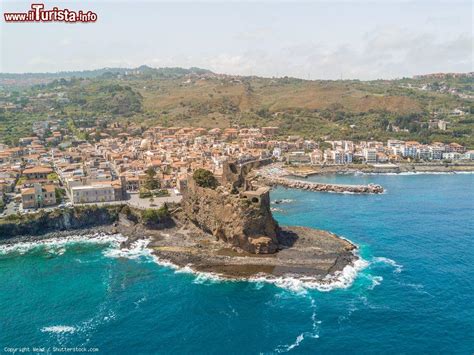 Aci Castello Sicilia Mare E Spiagge E Cosa Vedere Sulla Riviera Dei