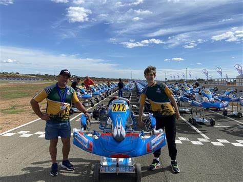 Alumno De Grado 9 De Hoërskool Randburg Compite Con Su Kart En España