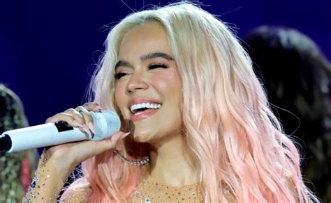 Karol G Revela En Concierto Que Ya Est Comprometida