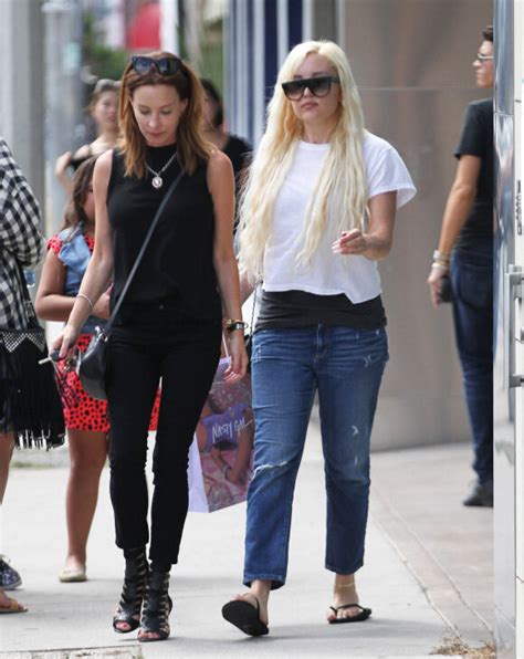 Photo Amanda Bynes fait du shopping avec une amie à West Hollywood