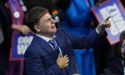 Tim Walzs Son Gus Weeps With Pride At Dnc Thats My Dad