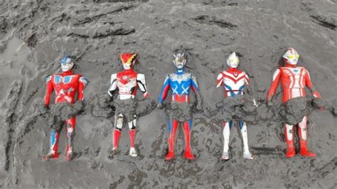 Ultraman Zero Ultraman Dyna Tenggelam Di Lumpur Ultraman Ginga