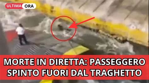 Morte In Diretta Passeggero Spinto Fuori Dal Traghetto YouTube