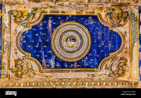 Indian ceiling painting, Brihadeeswarar Temple, Thanjavur, Tamil Nadu, India Stock Photo - Alamy