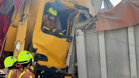 Muere En Este Accidente Un Camionero De Casas Ib Ez El Digital De