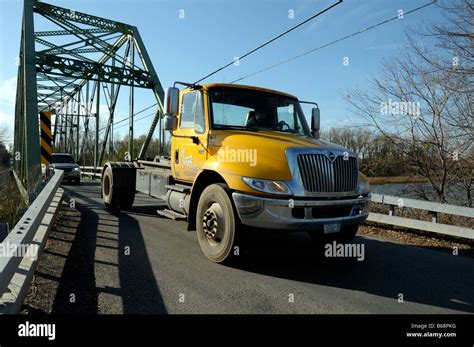 Single lane bridge hi-res stock photography and images - Alamy