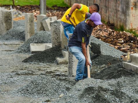 Obras de asfalto Prefeitura inicia construção de meios fios no Osasco