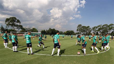 Elenco Faz Mais Um Treino Coletivo Visando Confronto Bragantino