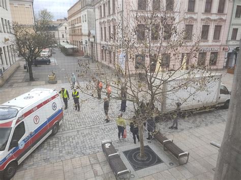 Cofaj C Po Deptaku Przejecha Po Pieszej Latka Nie Prze Y A