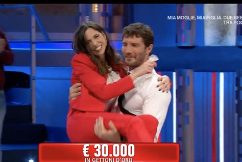 Affari Tuoi Nicole Vince 30mila Euro Con La Mossa Di De Martino Un