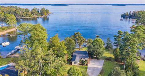 3 Waterfront Retreats In South Carolina That Are Perfect For Warm