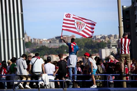 El Otro Lado De La Fiesta Del Athletic Unai Sim N Abri Una Cerveza