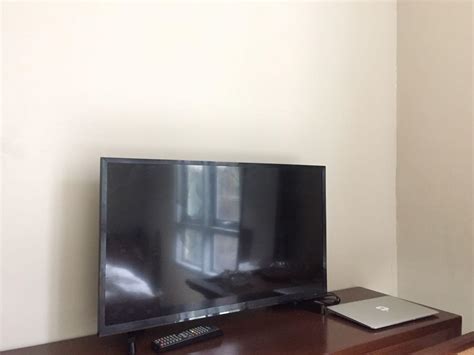 Flat Screen TV Devant 29 X 17 TV Home Appliances TV