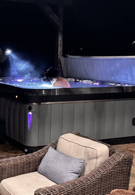 Sheriff S Deputies Respond To Call Of Naked Man In Hot Tub Throwing Rocks At Home KBSI FOX