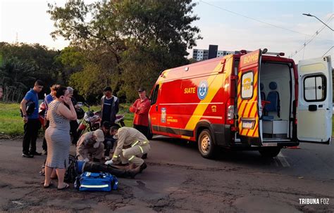 Motociclista é socorrido pelo Siate após colidir caminhão no Campos