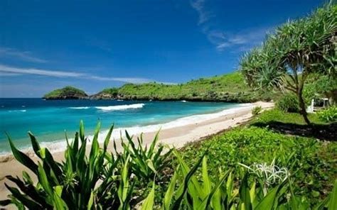 5 Pantai di Pulau Jawa Untuk Liburan Kamu Berikutnya