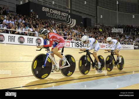 Great Britain S Team Pursuit Squad Of Laura Trott Centre Dani King