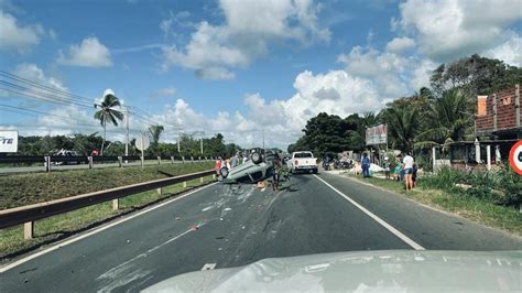 Tr S Ve Culos Se Envolvem Em Engavetamento Na Estrada Do Coco